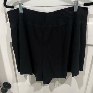 Athleta size XL black Cosmic Flutter shorts